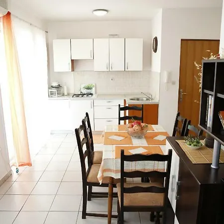 Lägenhet Alica Srima