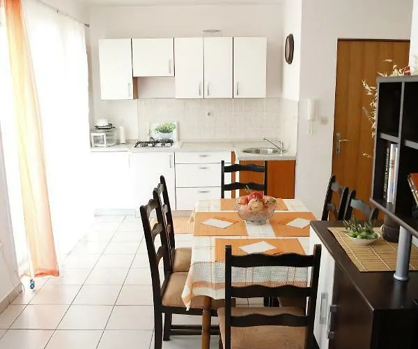 Apartment Alica Srima