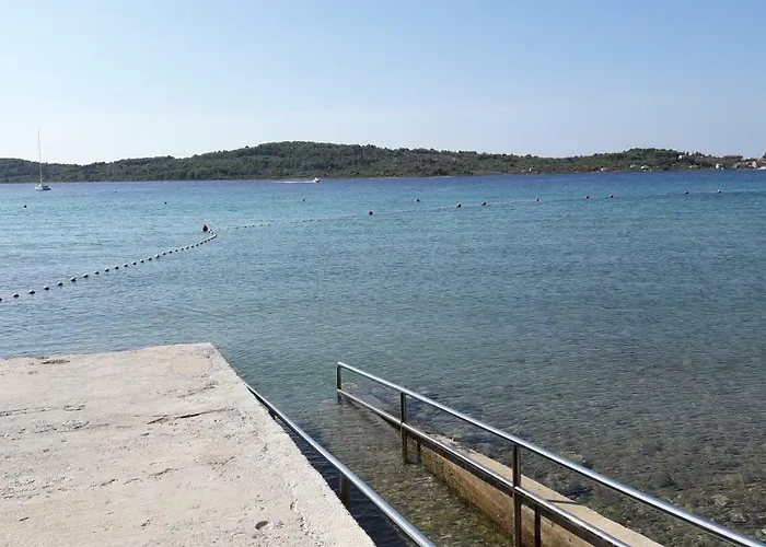 Apartment Alica Srima *